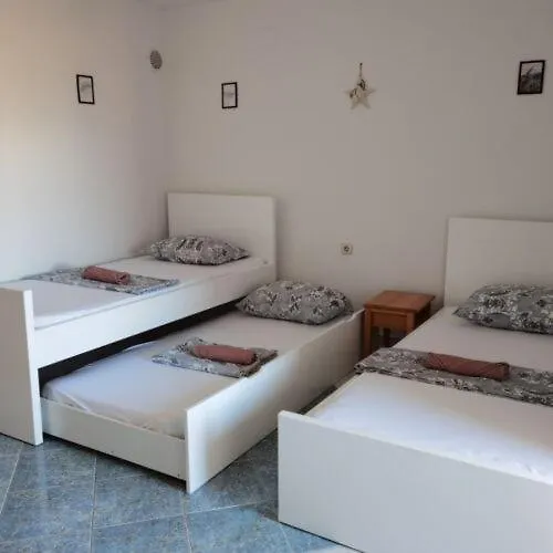 Villa Max Vir Apartment